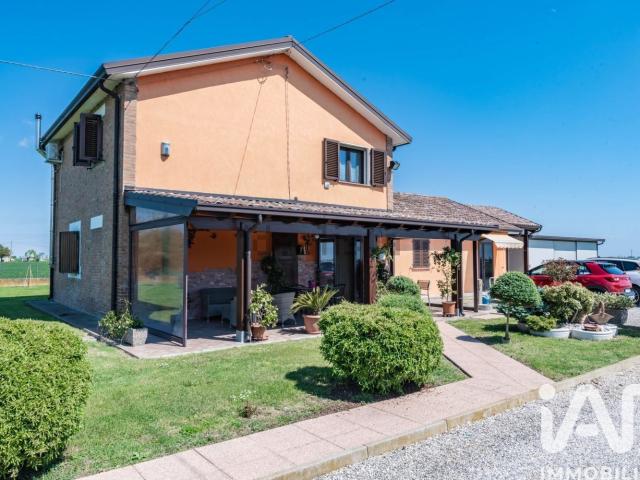 Case e ville in vendita di 245 m² in Strada Cavallara, 179