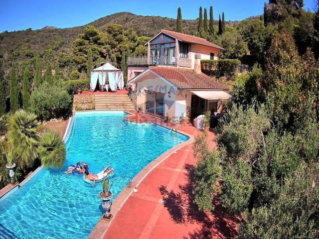 Case e ville in vendita di 246 m²