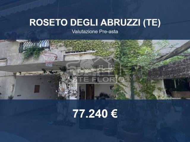 Case e ville in vendita di 246 m² in Via De Litio