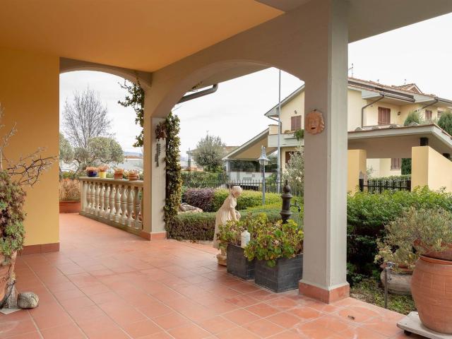Case e ville in vendita di 246 m² in Via Filippo Brunelleschi
