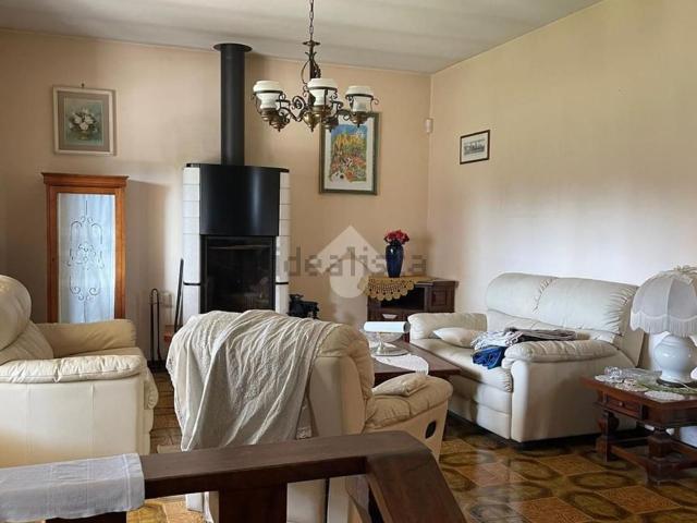 Case e ville in vendita di 246 m² in Via Ortigara, 97