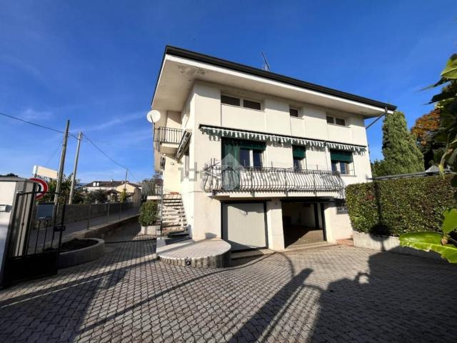 Case e ville in vendita di 246 m² in Via Montello, 28