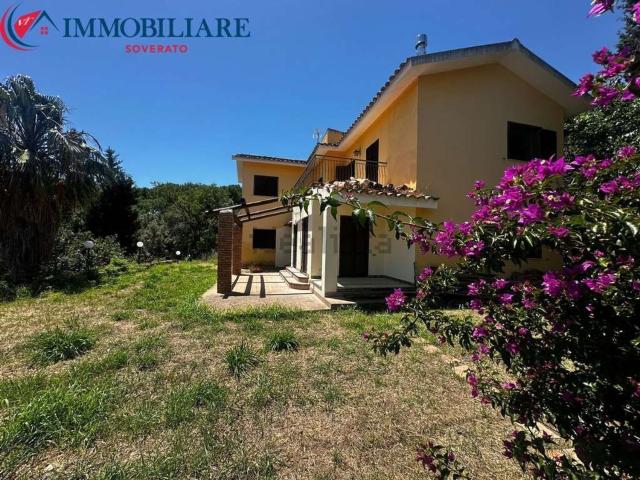 Case e ville in vendita di 246 m² in Via Serusi