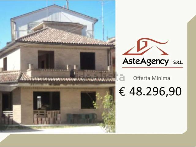 Case e ville in vendita di 246 m² in Via Trivio, 3