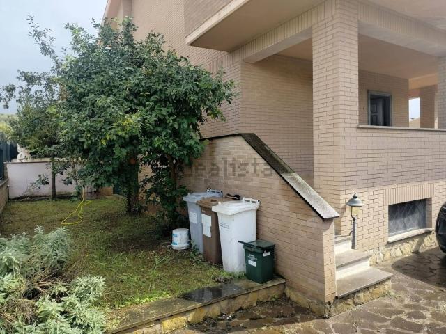 Case e ville in vendita di 247 m² in Via Colle Nocello