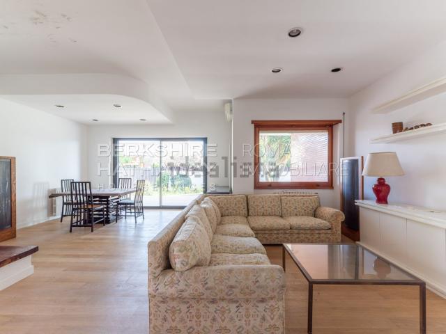 Case e ville in vendita di 247 m² in Via Cesare Pascucci