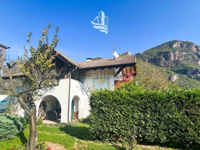 Case e ville in vendita di 247 m² in Via Chiaro di Luna