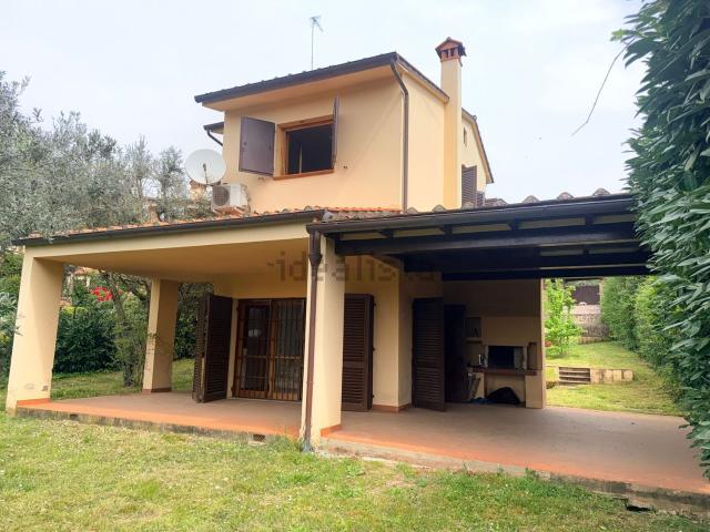 Case e ville in vendita di 247 m² in Via dell&apos Oliveta