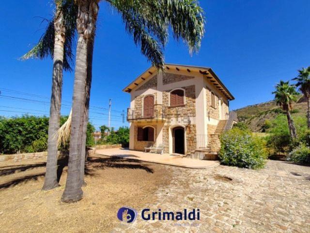 Case e ville in vendita di 247 m² in Via Nazionale
