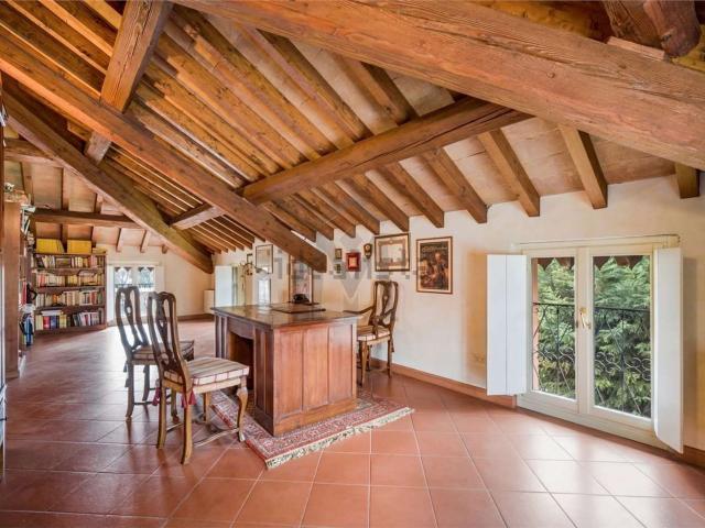 Case e ville in vendita di 247 m² in Viale Umberto I, 60