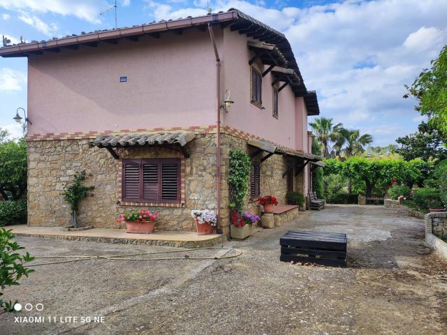Case e ville in vendita di 247 m² in Contrada Malcristiano Merlino