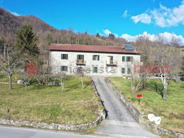 Case e ville in vendita di 247 m² in Strada Provinciale, 56
