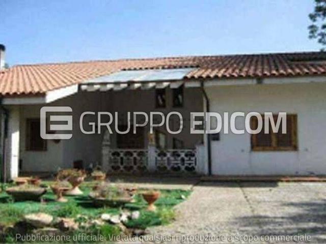 Case e ville in vendita di 248 m² in Via Assunta