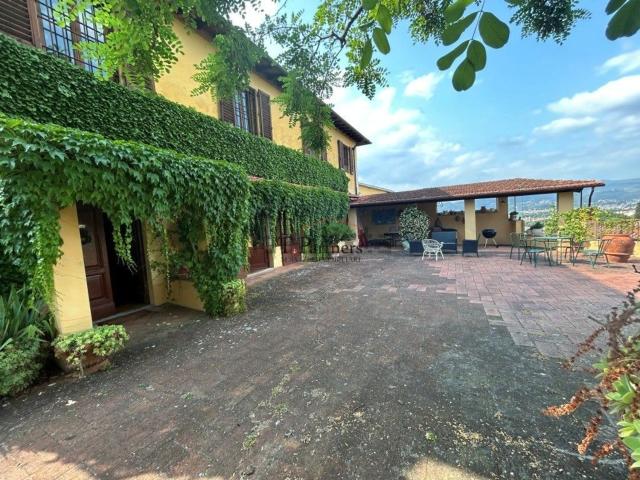 Case e ville in vendita di 248 m² in Via Belisario Vinta, 12