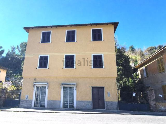 Case e ville in vendita di 248 m² in Via Geirato, 26