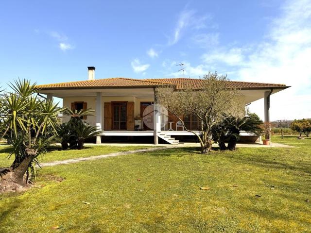 Case e ville in vendita di 248 m² in Via Litoranea, 5325