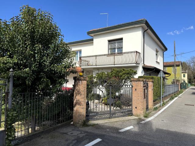 Case e ville in vendita di 248 m² in Via Monte Cavallo