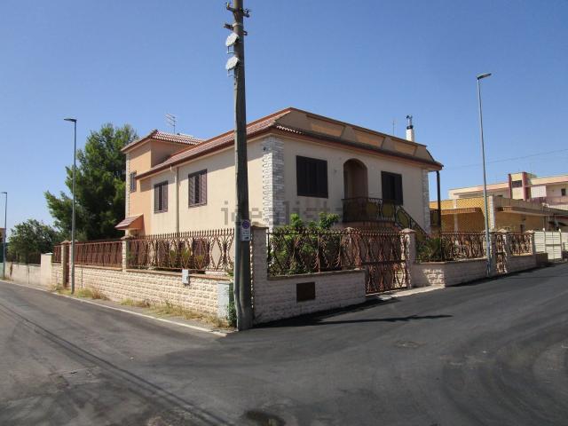 Case e ville in vendita di 248 m² in Via Niccolò Paganini, 32
