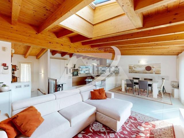 Case e ville in vendita di 248 m² in Via Santini, 121