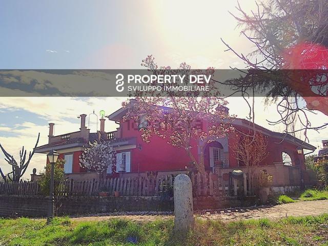 Case e ville in vendita di 249 m² in Via 2ᵒ Stradone Muti