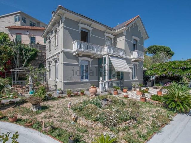 Case e ville in vendita di 249 m² in Via Fontanassa