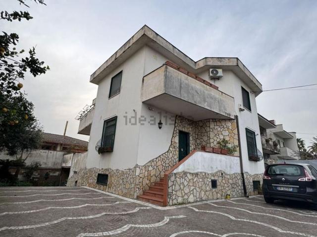Case e ville in vendita di 249 m² in Via Ripuaria, 294