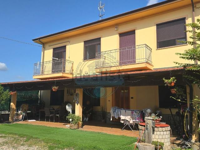 Case e ville in vendita di 249 m² in Via Ticino