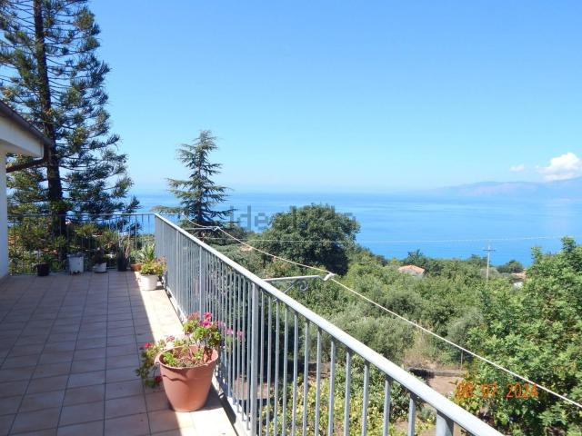 Case e ville in vendita di 249 m² in Via Timpone