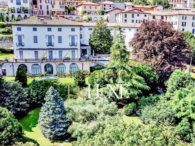 Case e ville in vendita di 2500 m²