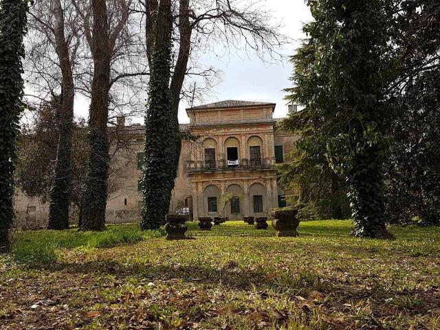 Case e ville in vendita di 2500 m²