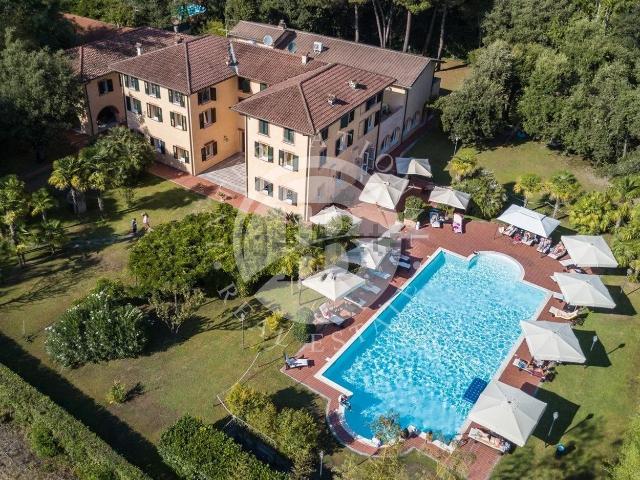 Case e ville in vendita di 2500 m²
