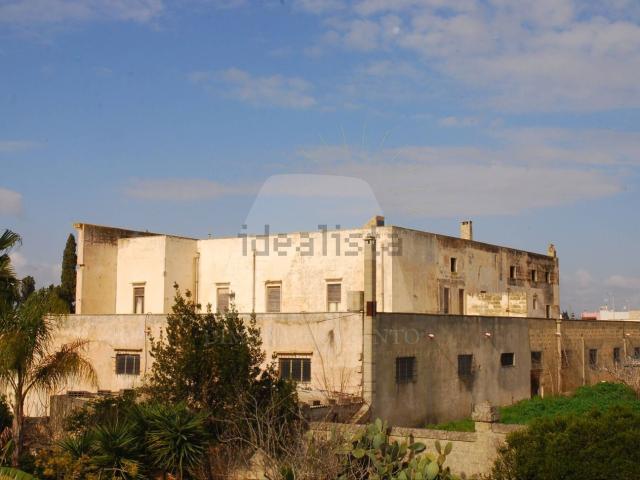 Case e ville in vendita di 2500 m² in Via Guglielmo Marconi, 27