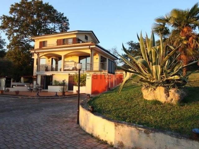 Case e ville in vendita di 250 m²