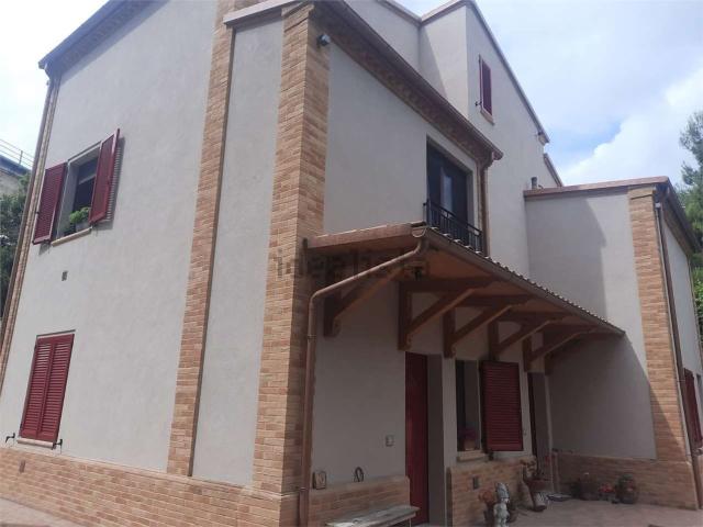 Case e ville in vendita di 250 m²