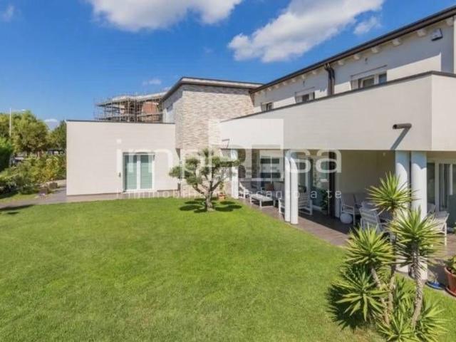 Case e ville in vendita di 250 m²