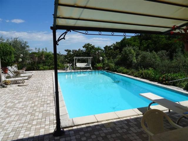 Case e ville in vendita di 250 m²