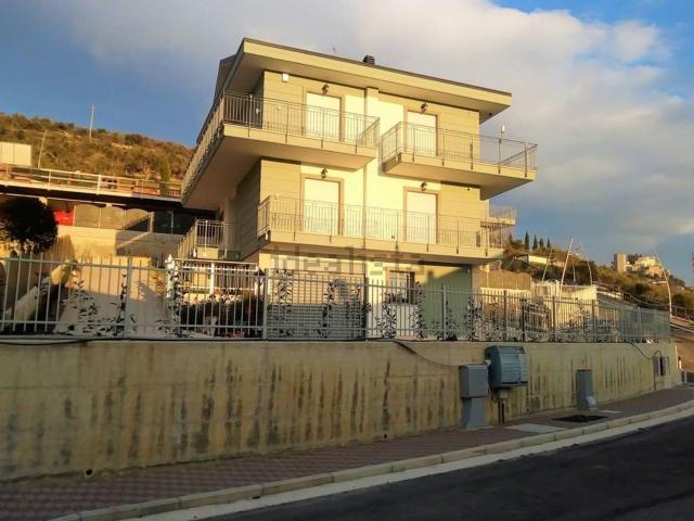 Case e ville in vendita di 250 m²