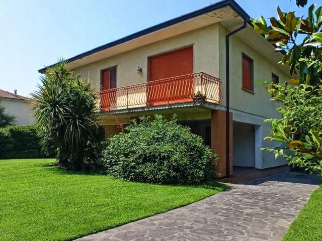 Case e ville in vendita di 250 m² in Traversa 1ª Via Nuova per Pisa