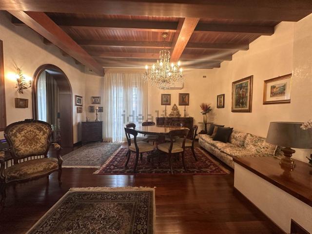 Case e ville in vendita di 355 m²