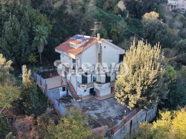 Case e ville in vendita di 250 m² in Traversa Giudice Giuseppe Pavone