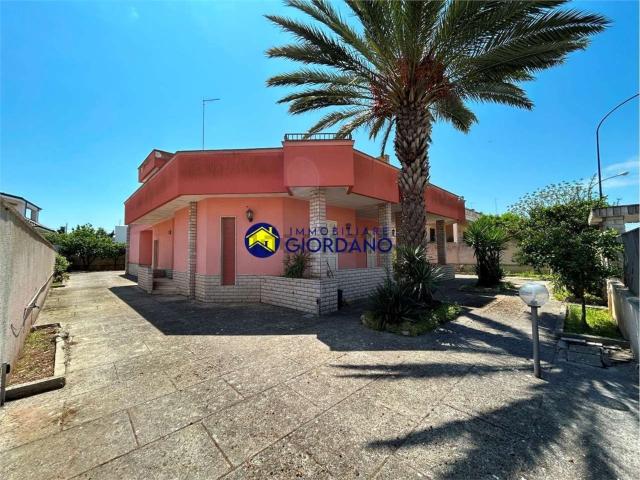 Case e ville in vendita di 250 m² in Via Copernico, 111
