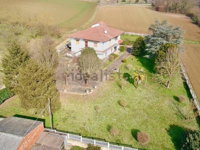 Case e ville in vendita di 250 m² in Via Costanza, 25