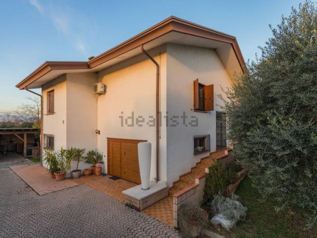 Case e ville in vendita di 250 m² in Via Cavour, 24