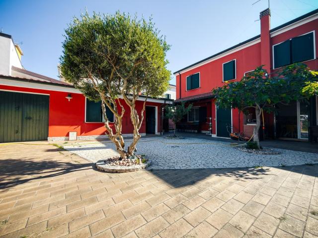 Case e ville in vendita di 250 m² in Via Calatafimi, 17