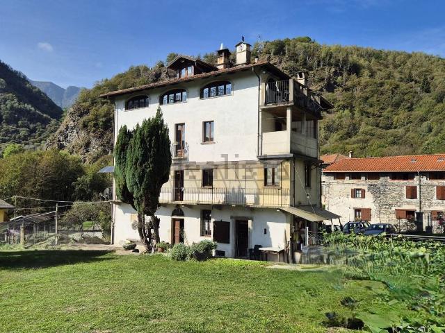 Case e ville in vendita di 250 m² in Via Cantone