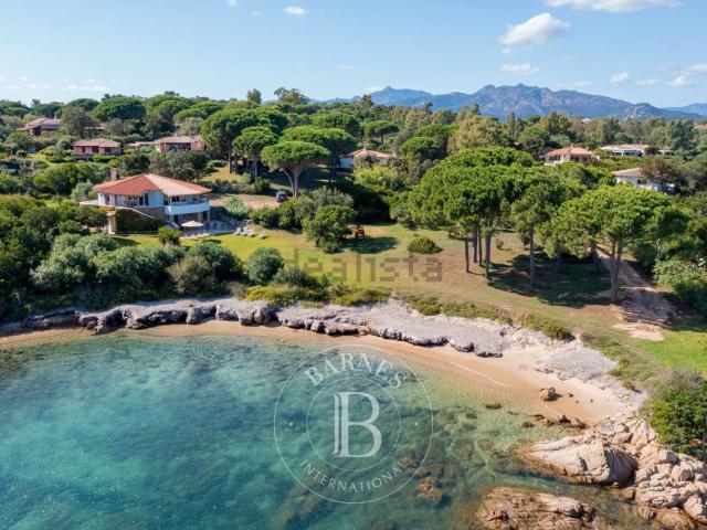 Case e ville in vendita di 250 m² in Via capo Figari