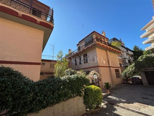 Case e ville in vendita di 250 m² in Via Casal Saraceno