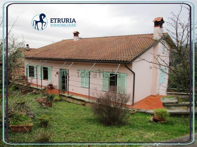Case e ville in vendita di 250 m² in Via Castellina