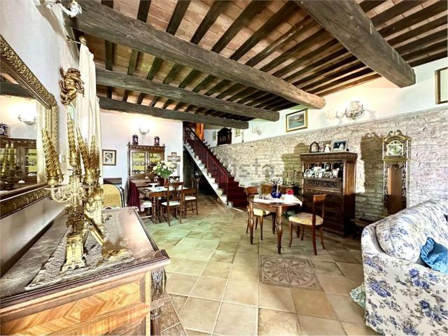 Case e ville in vendita di 250 m² in Via Castelvecchio