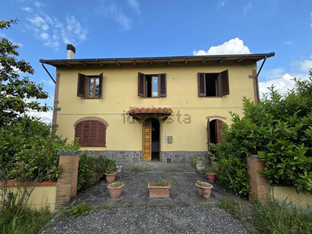 Case e ville in vendita di 250 m² in Via Cerretana, 96